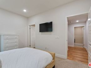 2780 N Wright Lane, Los Angeles CA 90068