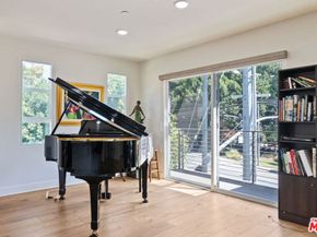 2780 N Wright Lane, Los Angeles CA 90068