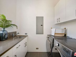 49 Brooks Avenue, Venice CA 90291