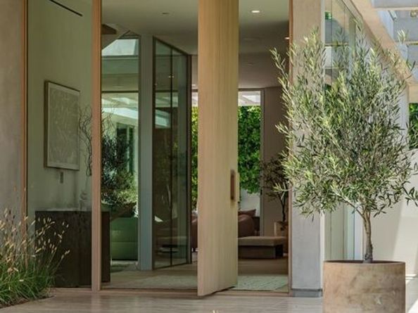 634 Moreno Avenue, Los Angeles CA 90049
