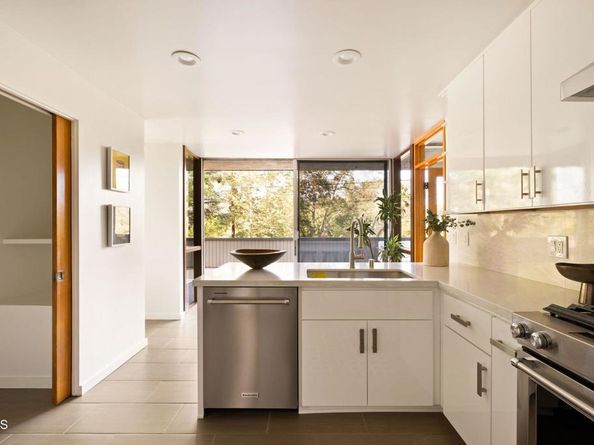 1256 Club House Drive, Pasadena CA 91105