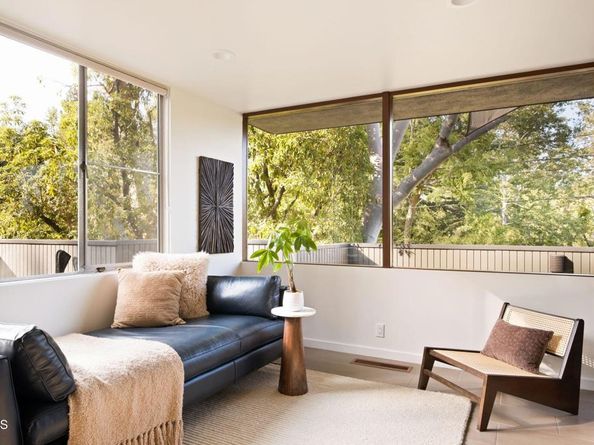 1256 Club House Drive, Pasadena CA 91105