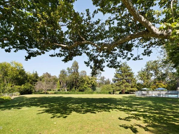 1256 Club House Drive, Pasadena CA 91105