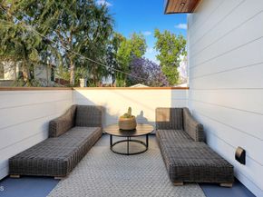 10747 Valleyheart Drive, Studio City CA 91604
