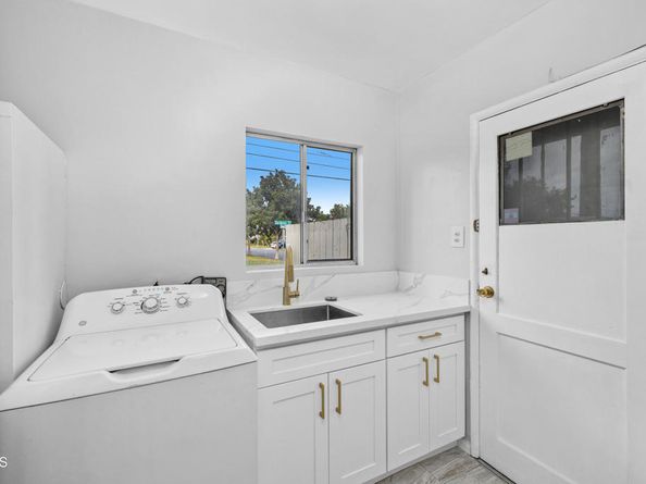 1100 S Stoneman Avenue, Alhambra CA 91801