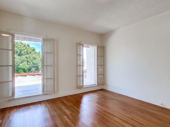 833 835 N Ridgewood, Los Angeles CA 90038