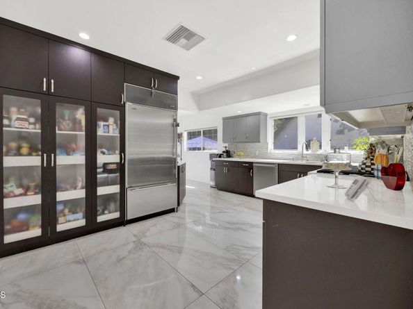 1254 N Hill Avenue, Pasadena CA 91104