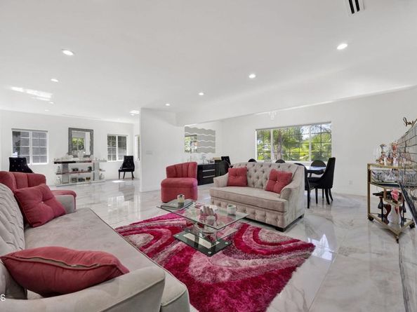 1254 N Hill Avenue, Pasadena CA 91104