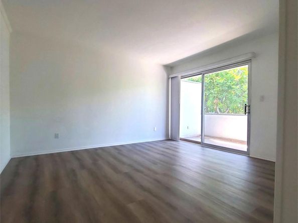 4231 Sarah Street 15, Burbank CA 91505