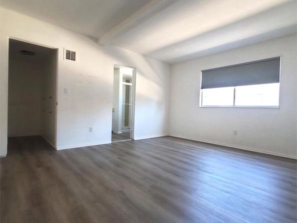 4231 Sarah Street 15, Burbank CA 91505