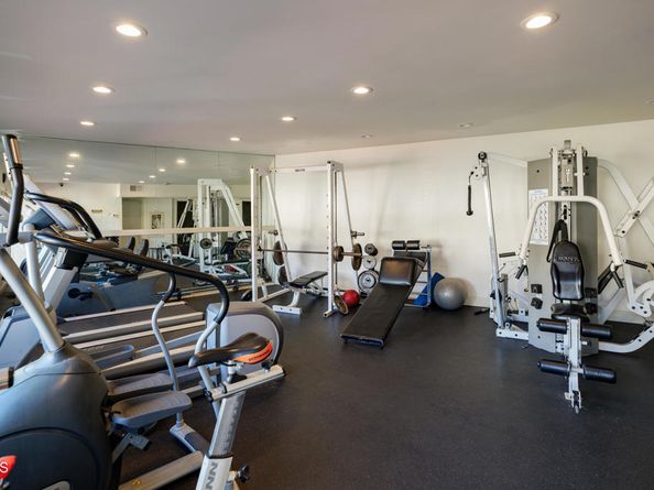 2385 Roscomare Road F8, Bel Air CA 90077