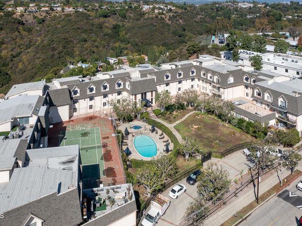 2385 Roscomare Road F8, Bel Air CA 90077