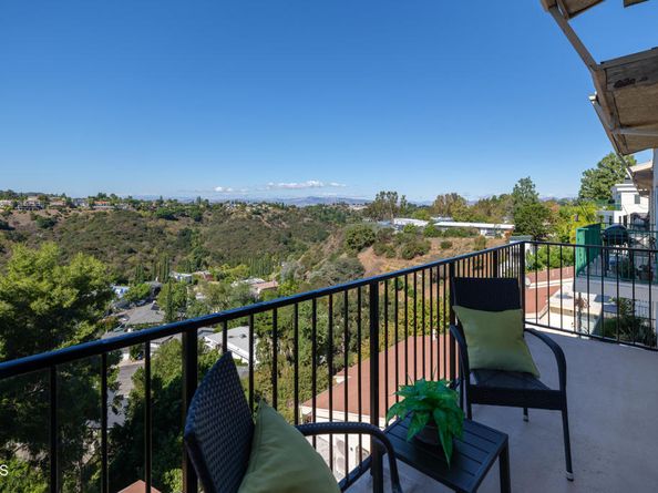 2385 Roscomare Road F8, Bel Air CA 90077