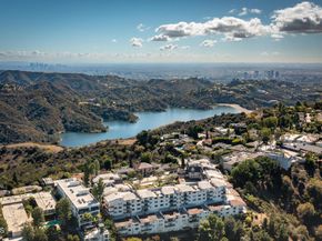 2385 Roscomare Road F8, Bel Air CA 90077