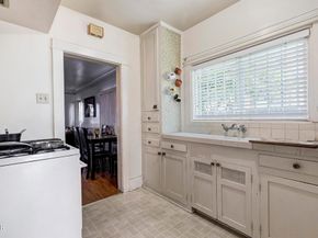 424 W Arbor Vitae Street, Inglewood CA 90301