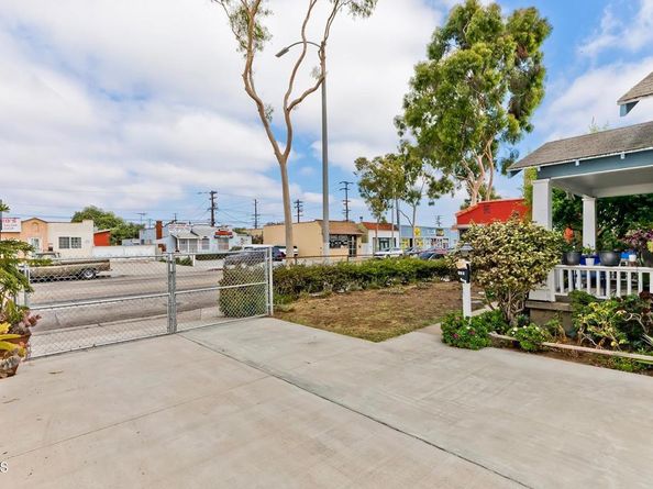 424 W Arbor Vitae Street, Inglewood CA 90301