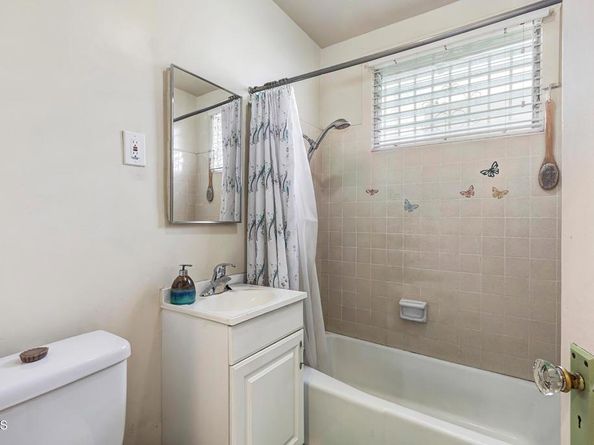 424 W Arbor Vitae Street, Inglewood CA 90301