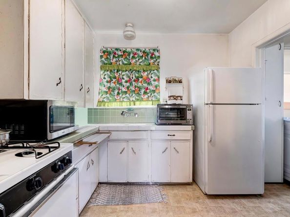 424 W Arbor Vitae Street, Inglewood CA 90301