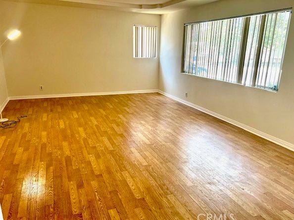 8954 Chimineas Avenue, Northridge CA 91325