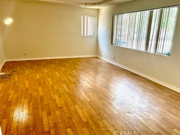 8954 Chimineas Avenue, Northridge CA 91325