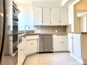 8954 Chimineas Avenue, Northridge CA 91325