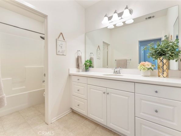 869 E Mountain Way D, Azusa CA 91702