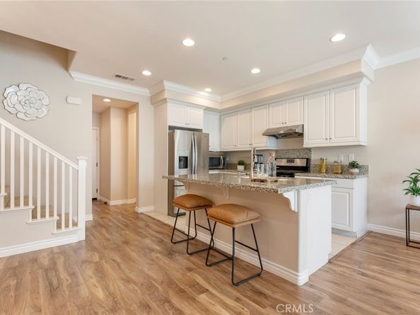 869 E Mountain Way D, Azusa CA 91702