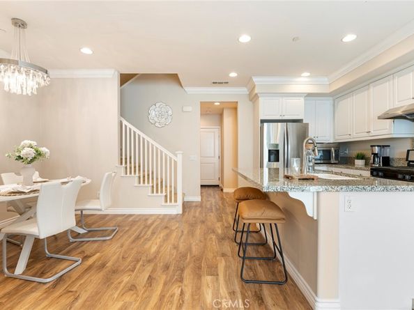 869 E Mountain Way D, Azusa CA 91702