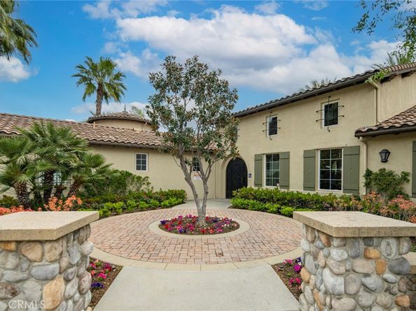 869 E Mountain Way D, Azusa CA 91702