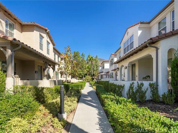 869 E Mountain Way D, Azusa CA 91702