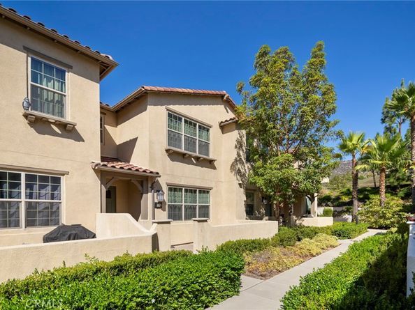 869 E Mountain Way D, Azusa CA 91702