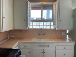 15 Cerritos, Long Beach CA 90802