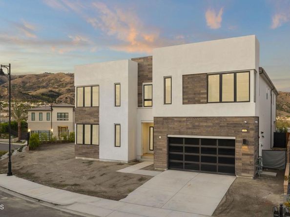 11862 N Hillsborough Lane, Porter Ranch CA 91326
