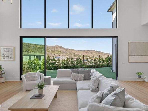 11862 N Hillsborough Lane, Porter Ranch CA 91326