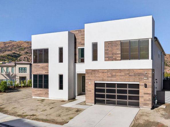 11862 N Hillsborough Lane, Porter Ranch CA 91326