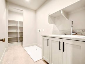 204 Alora, Irvine CA 92618