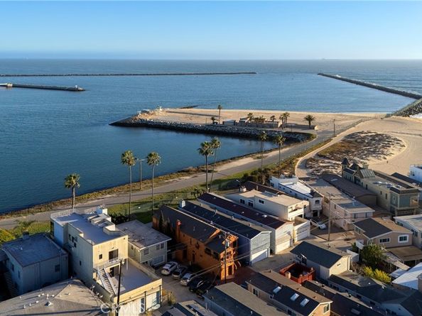 1627 Seal Way, Seal Beach CA 90740