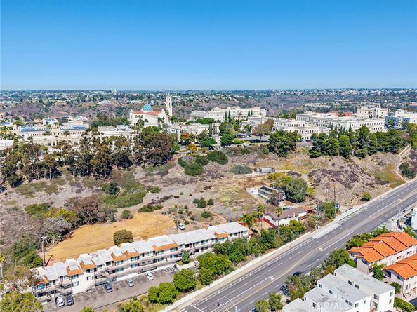 5649 5649 Lauretta, San Diego CA 92110