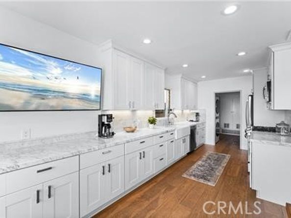 11 Harbor Island, Newport Beach CA 92660