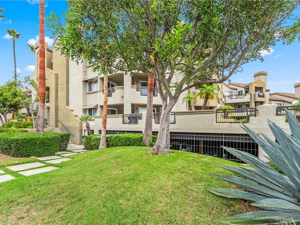 430 Lake Street 204, Huntington Beach CA 92648