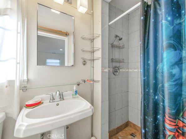 922 N 4th Avenue, Upland CA 91786