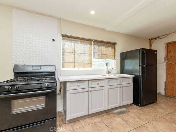 922 N 4th Avenue, Upland CA 91786