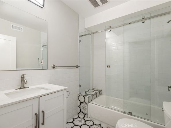 5157 6th Avenue, Los Angeles CA 90043