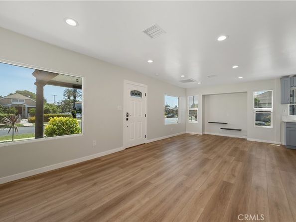 5157 6th Avenue, Los Angeles CA 90043