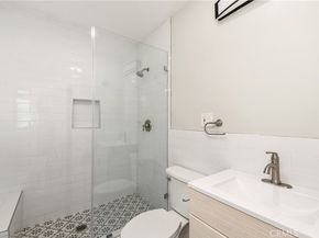 5157 6th Avenue, Los Angeles CA 90043