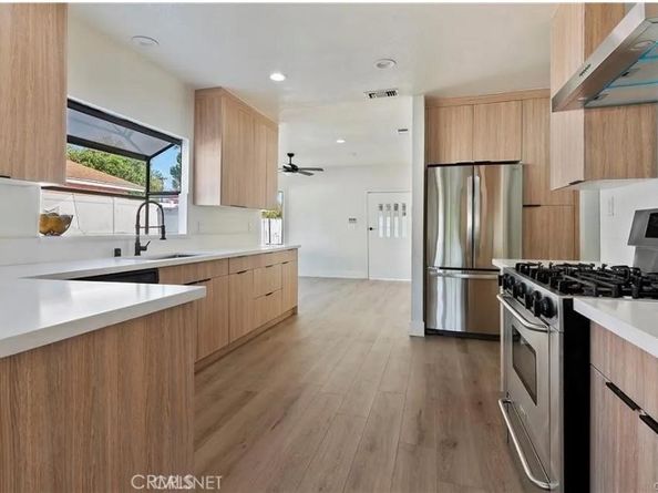 18134 Chase Street, Northridge CA 91325