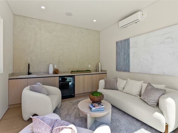 14738 Otsego Street, Sherman Oaks CA 91403
