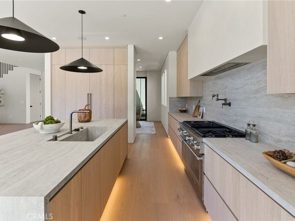 14738 Otsego Street, Sherman Oaks CA 91403
