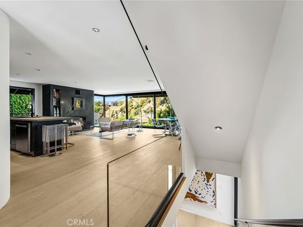 1782 Viewmont Drive, Los Angeles CA 90069