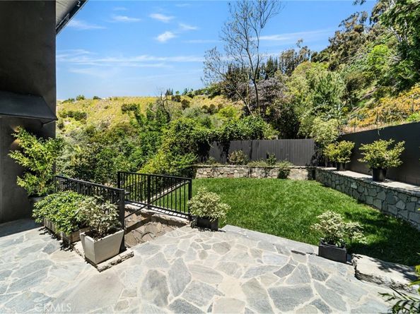 1782 Viewmont Drive, Los Angeles CA 90069